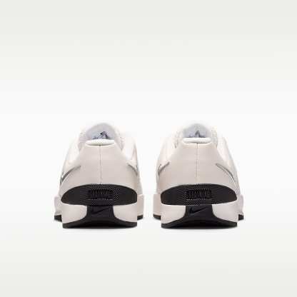 Nike MC Trainer 4 Trainingsschuh (Damen) – Phantom/Schwarz/Metallic Silver