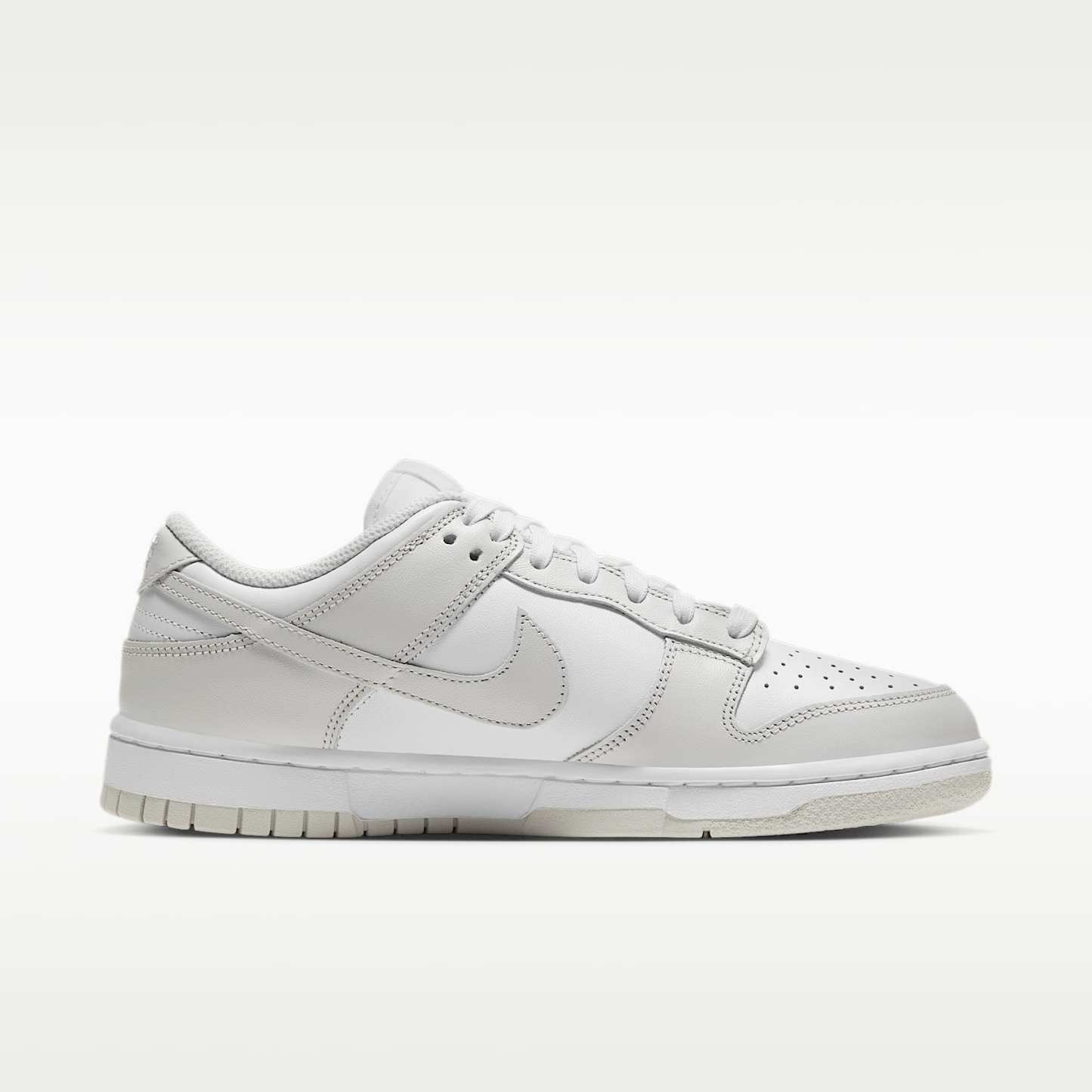 Nike Dunk Low Damenschuh – Weiß/Weiß/Photon Dust