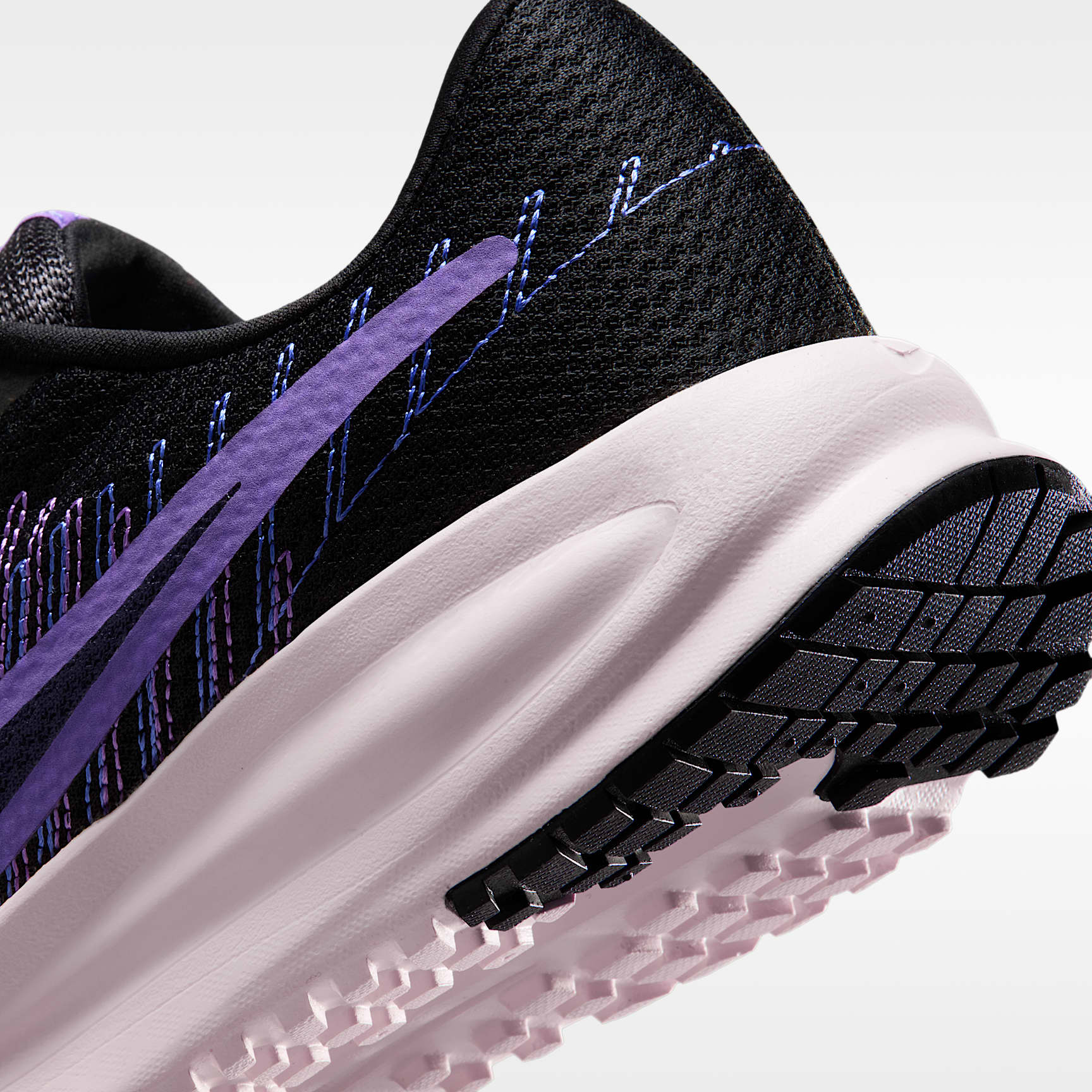 Nike Run Defy Straßenlaufschuh (Damen) – Schwarz/Bright Violet/Sapphire/Schwarz