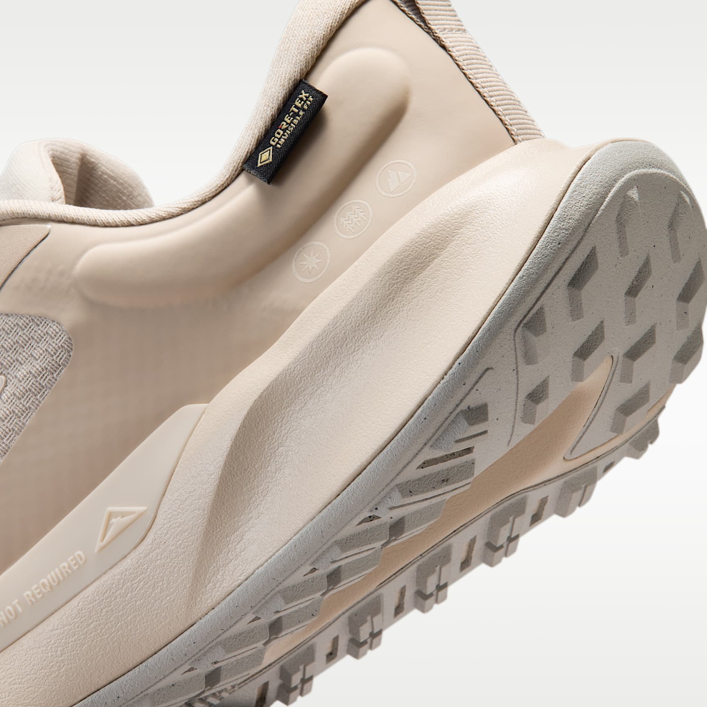 Nike Juniper Trail 2 GORE-TEX wasserfester Traillaufschuh (Damen) – Cream II/Light Orewood Brown
