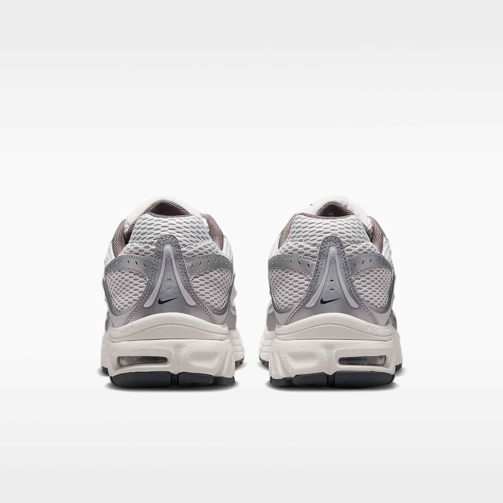 Nike Air Max Moto 2K Schuh (Herren) – Platinum Tint/Sail/Anthracite/Metallic Silver