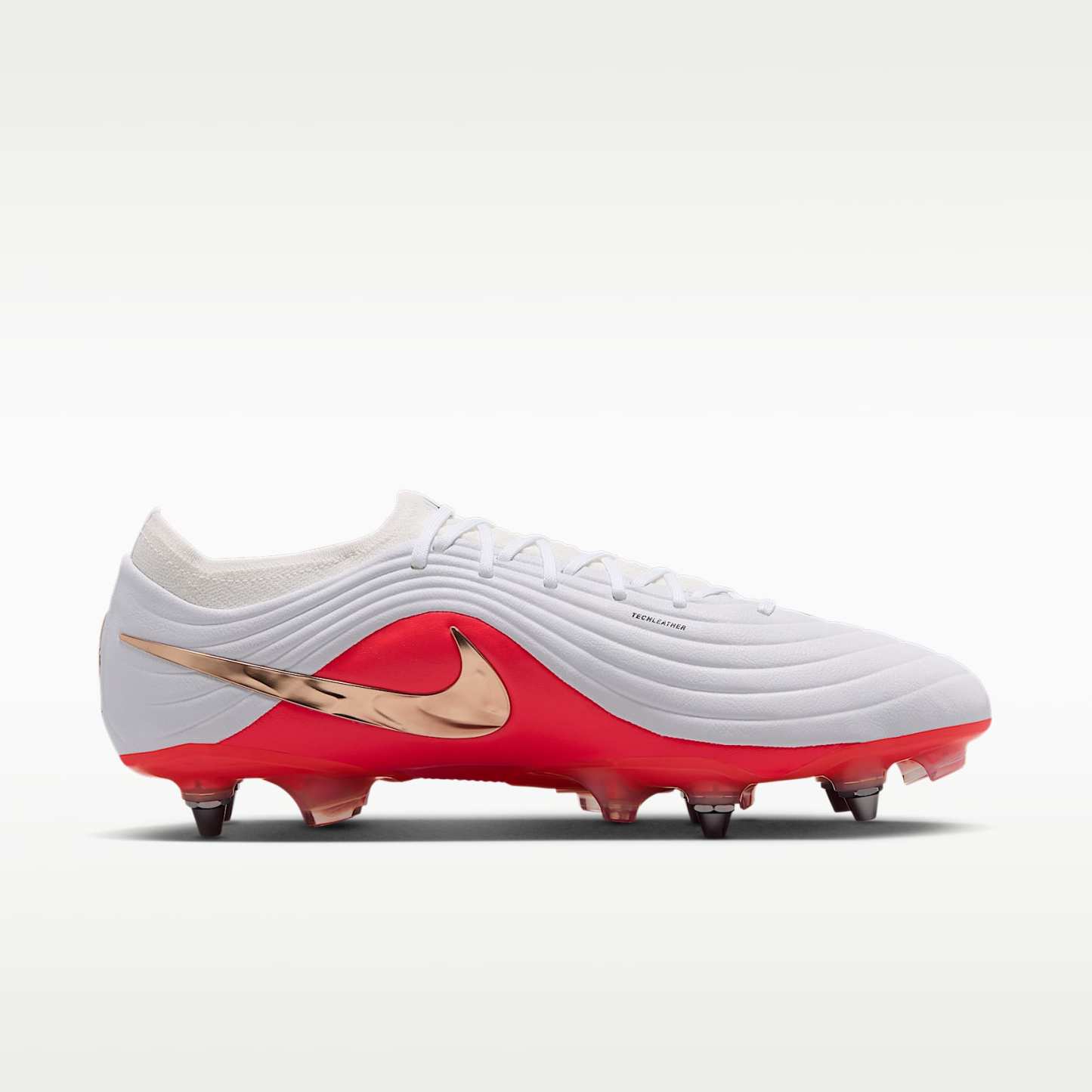 Nike Tiempo Maestro Elite Low Top Fußballschuh für weichen Rasen – Weiß/Bright Crimson/Blur