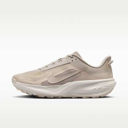 Nike ACG Pegasus Trail Traillaufschuh (Herren) – Cream II/Light Orewood Brown/Safety Orange/Cream II