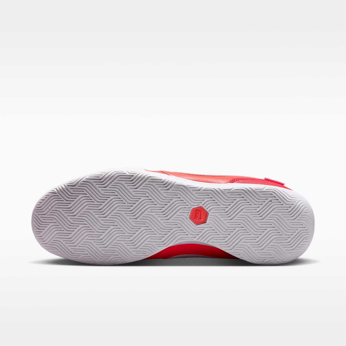 Nike Tiempo Streetgato Low-Top-Fußballschuh für Hallen- und Hartplätze – Bright Crimson/Weiß/Weiß