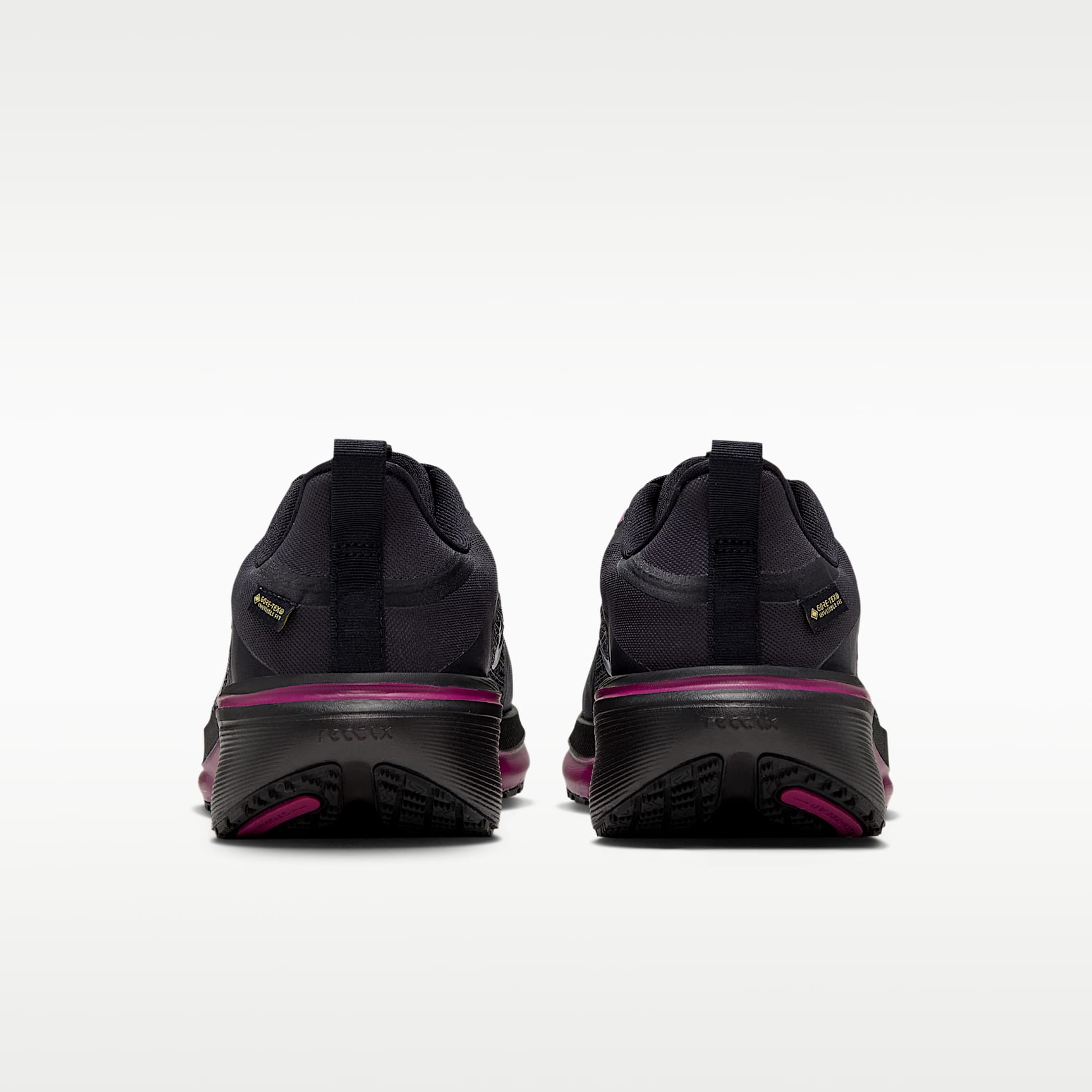 Nike Pegasus 42 GORE-TEX wasserdichter Straßenlaufschuh (Damen) – Schwarz/True Berry/Metallic Silver