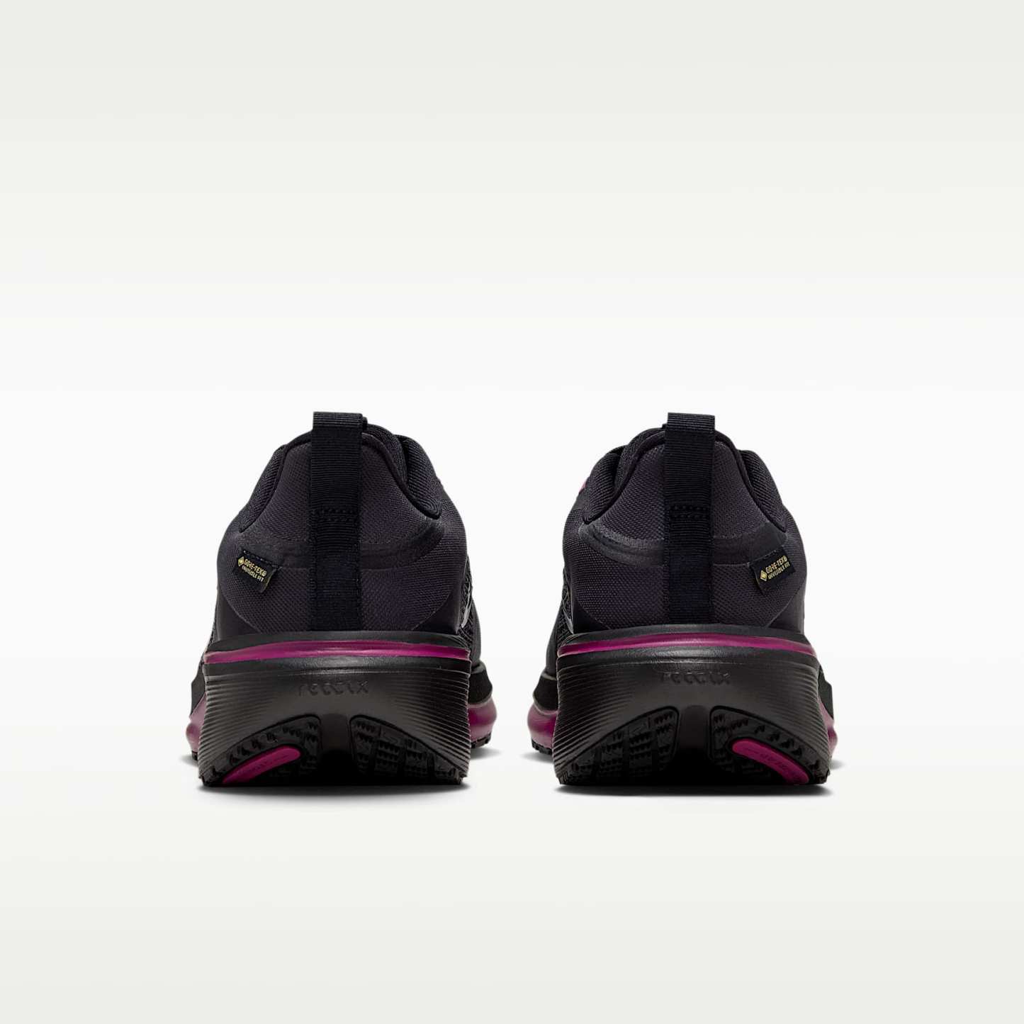 Nike Pegasus 42 GORE-TEX wasserdichter Straßenlaufschuh (Damen) – Schwarz/True Berry/Metallic Silver
