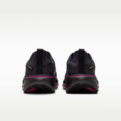 Nike Pegasus 42 GORE-TEX wasserdichter Straßenlaufschuh (Damen) – Schwarz/True Berry/Metallic Silver