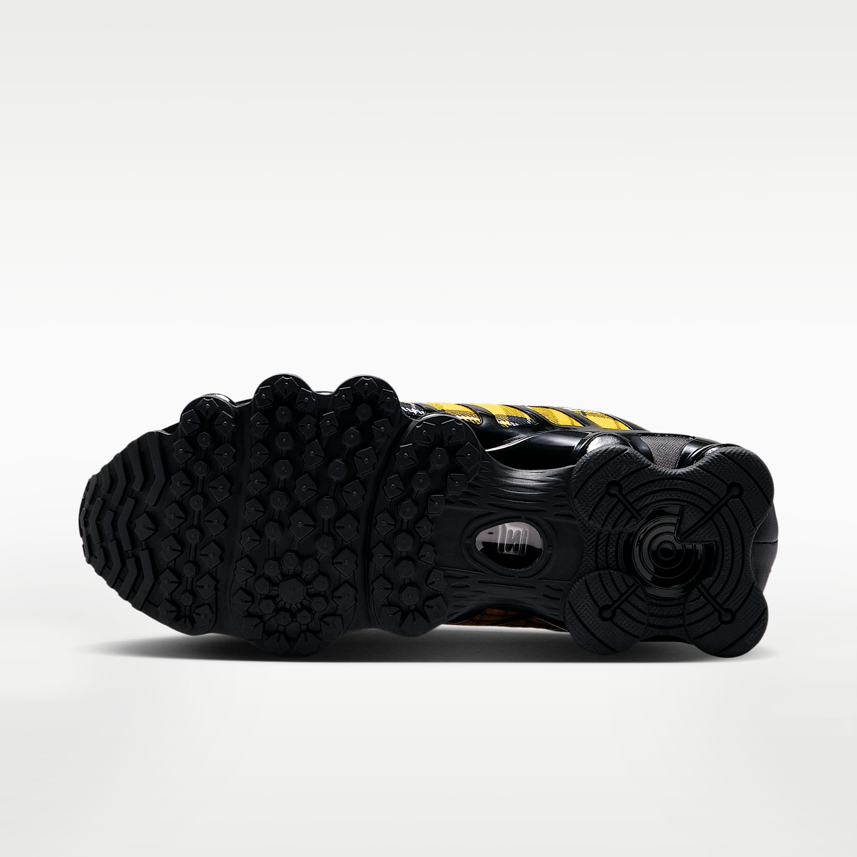Nike Shox TL Schuh (Damen) – Schwarz/Weiß/Yellow Ochre/Schwarz