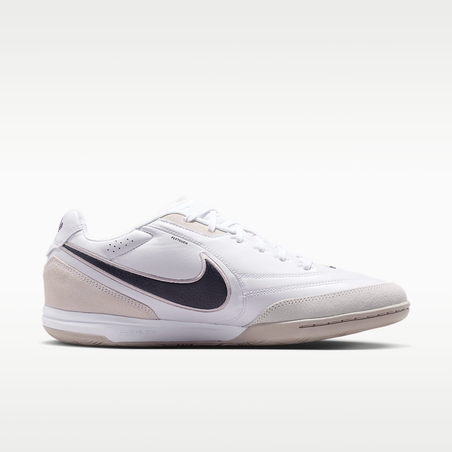 Nike Tiempo Streetgato Low-Top-Fußballschuh für Hallen- und Hartplätze – Weiß/Moon Particle/Gridiron