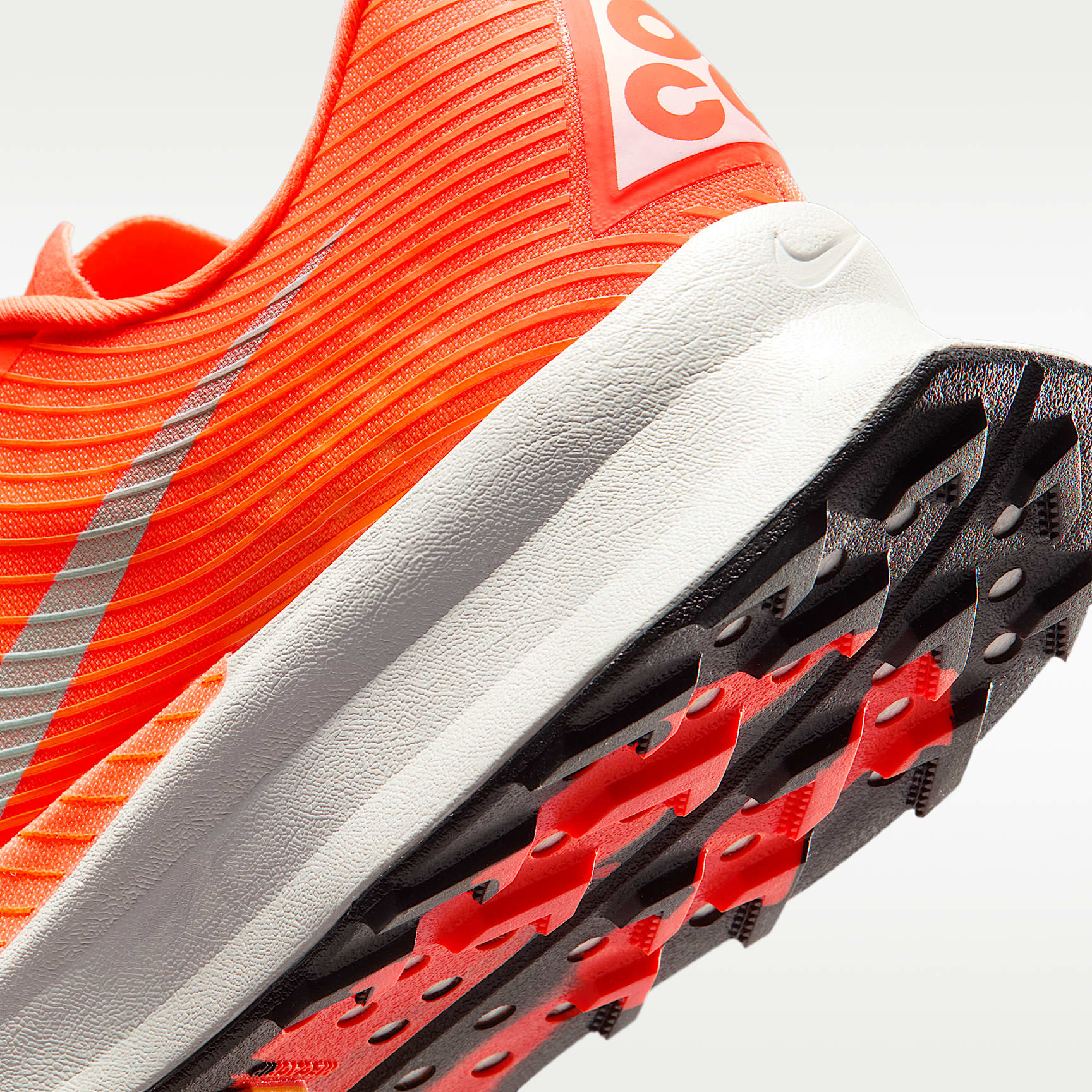 Nike ACG Ultrafly Traillaufschuhe für Wettkämpfe – Hyper Crimson/Total Orange/Vivid Purple/Weiß