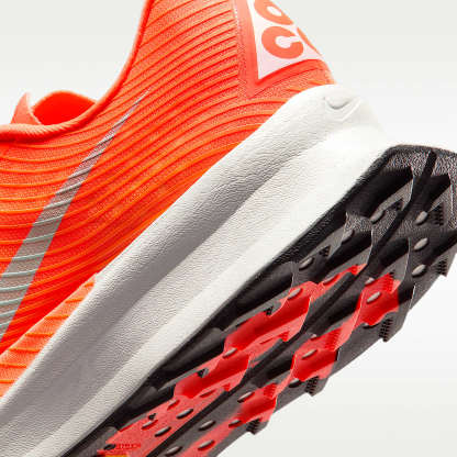 Nike ACG Ultrafly Traillaufschuhe für Wettkämpfe – Hyper Crimson/Total Orange/Vivid Purple/Weiß