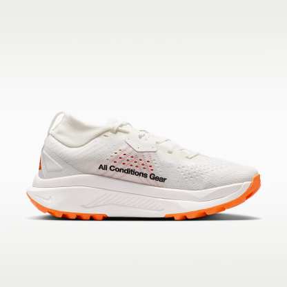 ACG Zegama Trail Traillaufschuh (Damen) – Summit White/Phantom/Safety Orange/Schwarz