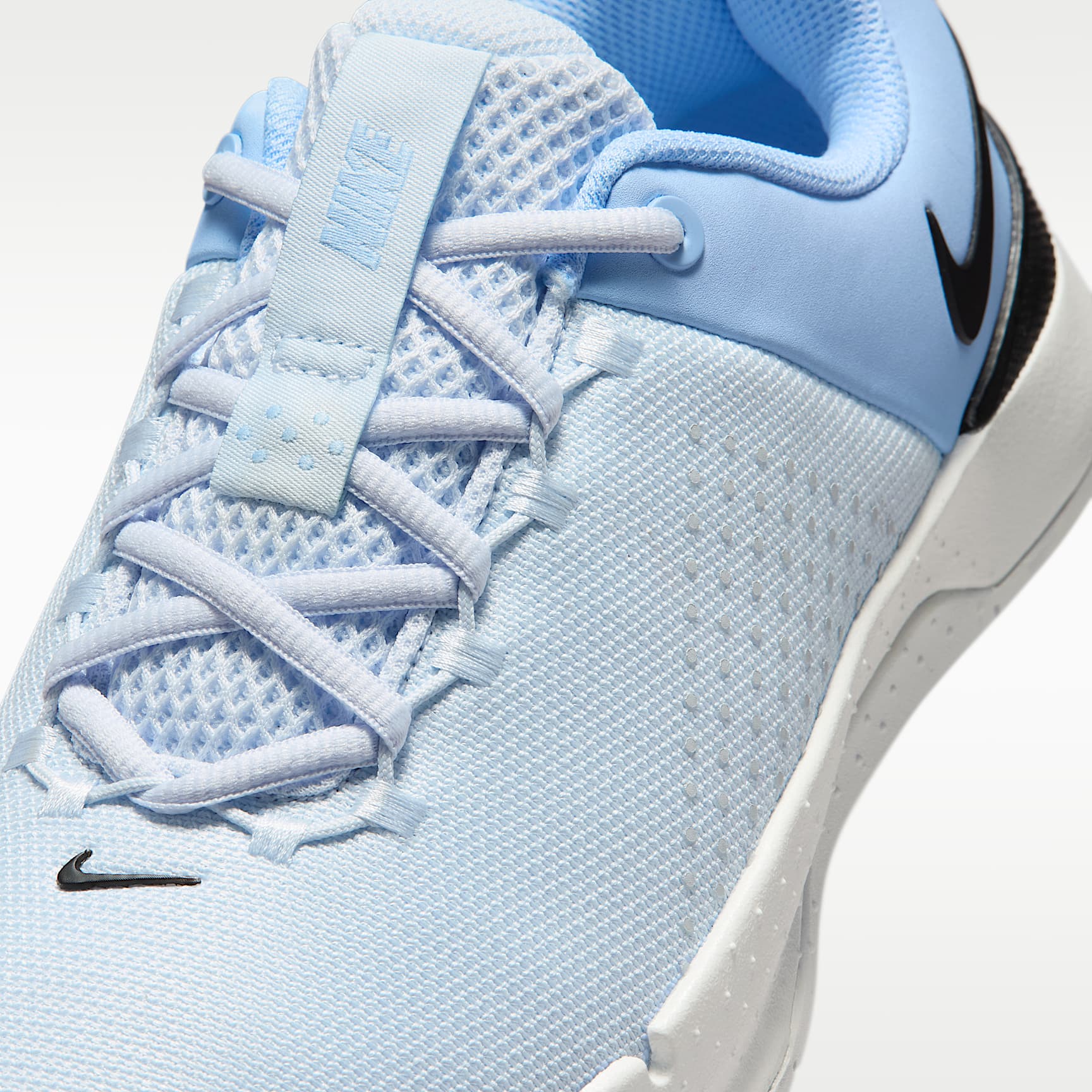 Nike MC Trainer 4 Trainingsschuh (Damen) – Football Grey/Aluminum/Off White/Schwarz