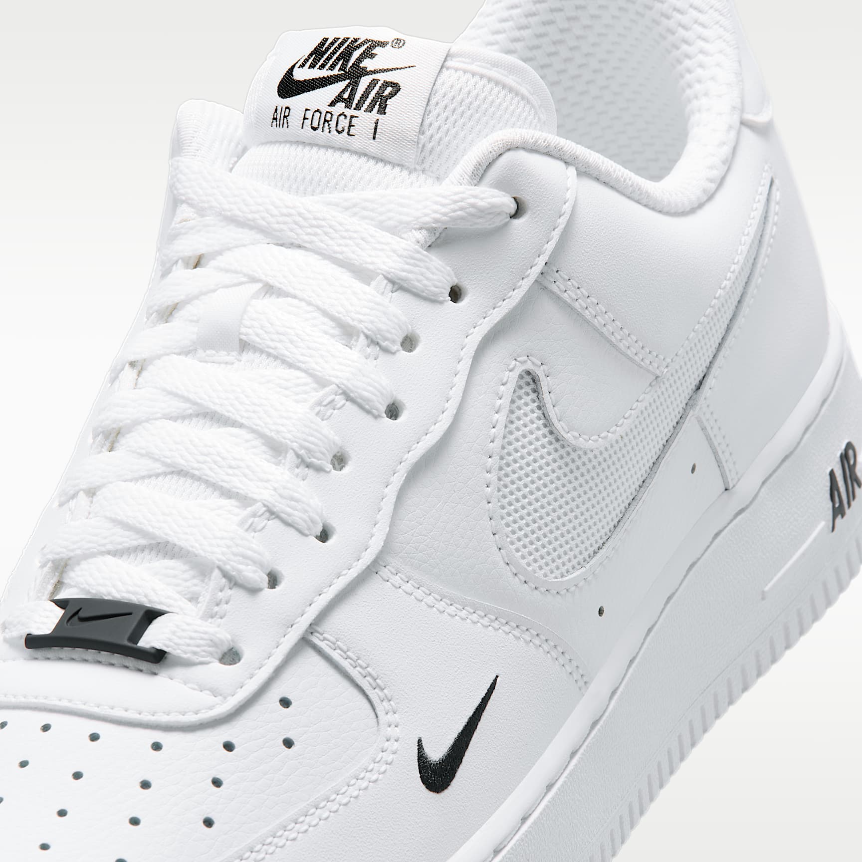 Nike Air Force 1 '07 LV8 Schuh (Herren) – Weiß/Schwarz/Reflect Silver