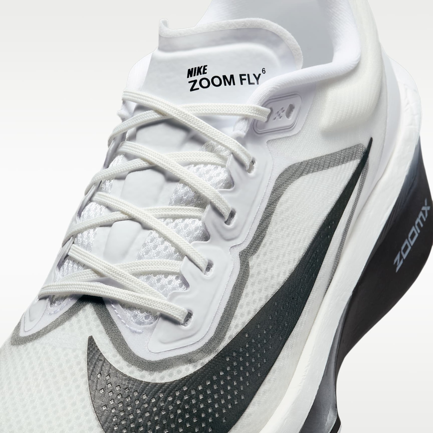 Nike Zoom Fly 6 Straßenlaufschuh für Wettkämpfe (Herren) – Weiß/Smoke Grey/Metallic Silver/Schwarz