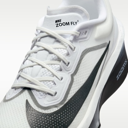 Nike Zoom Fly 6 Straßenlaufschuh für Wettkämpfe (Herren) – Weiß/Smoke Grey/Metallic Silver/Schwarz