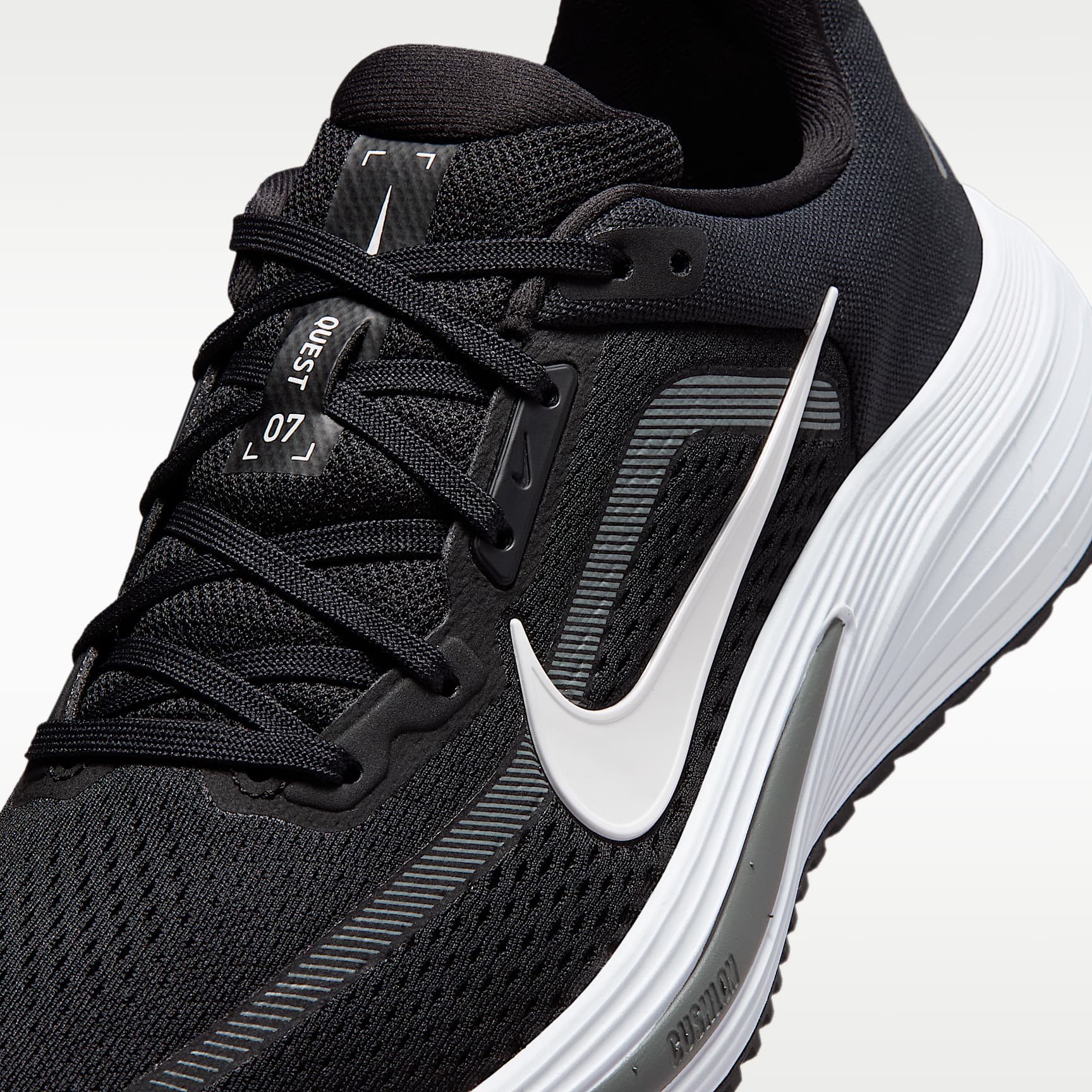 Nike Quest 7 Straßenlaufschuhe (Damen) – Schwarz/Anthracite/Weiß
