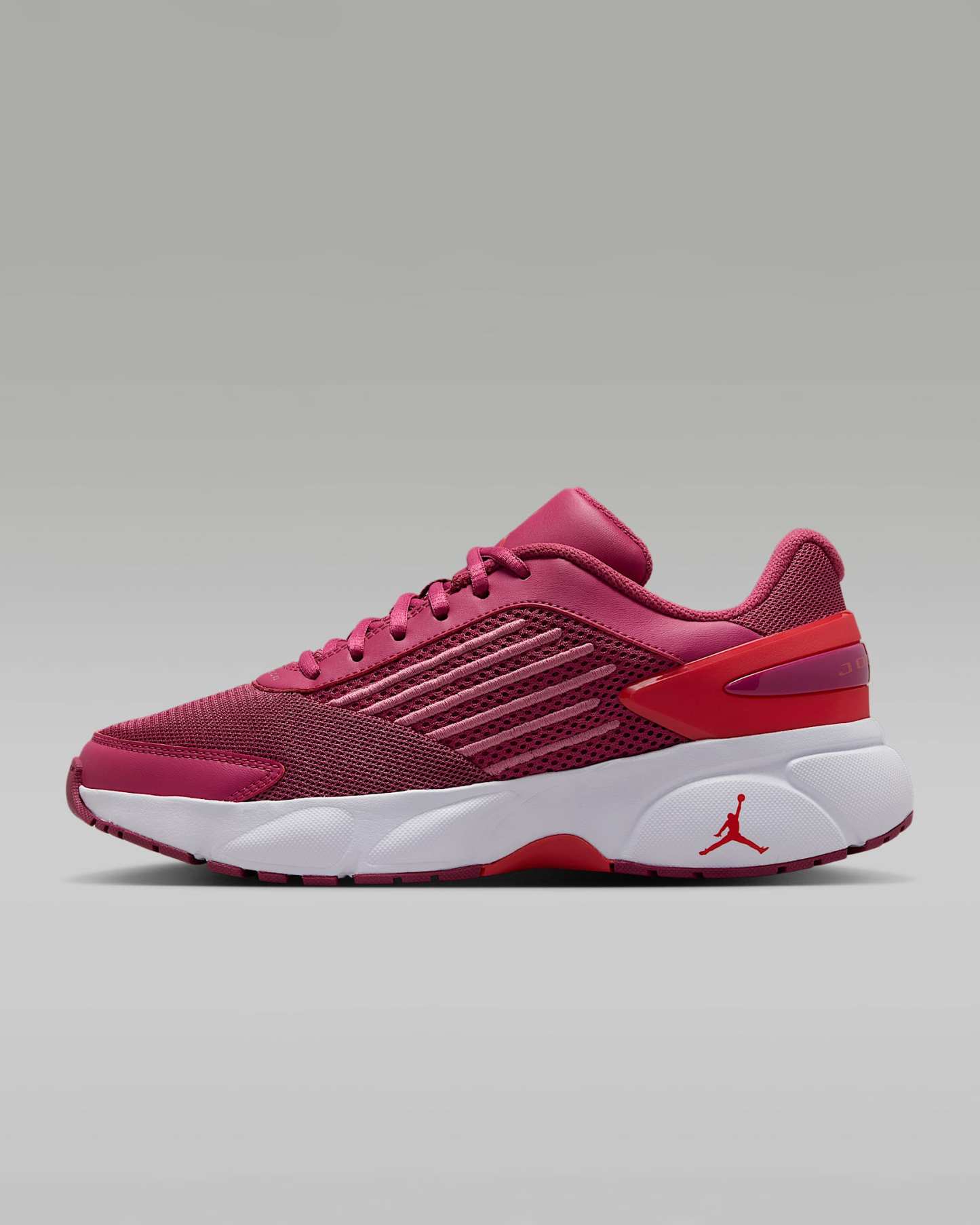 Jordan Trunner Flow Damenschuhe – Sweet Beet/Pale Ivory/Desert Berry/Track Red