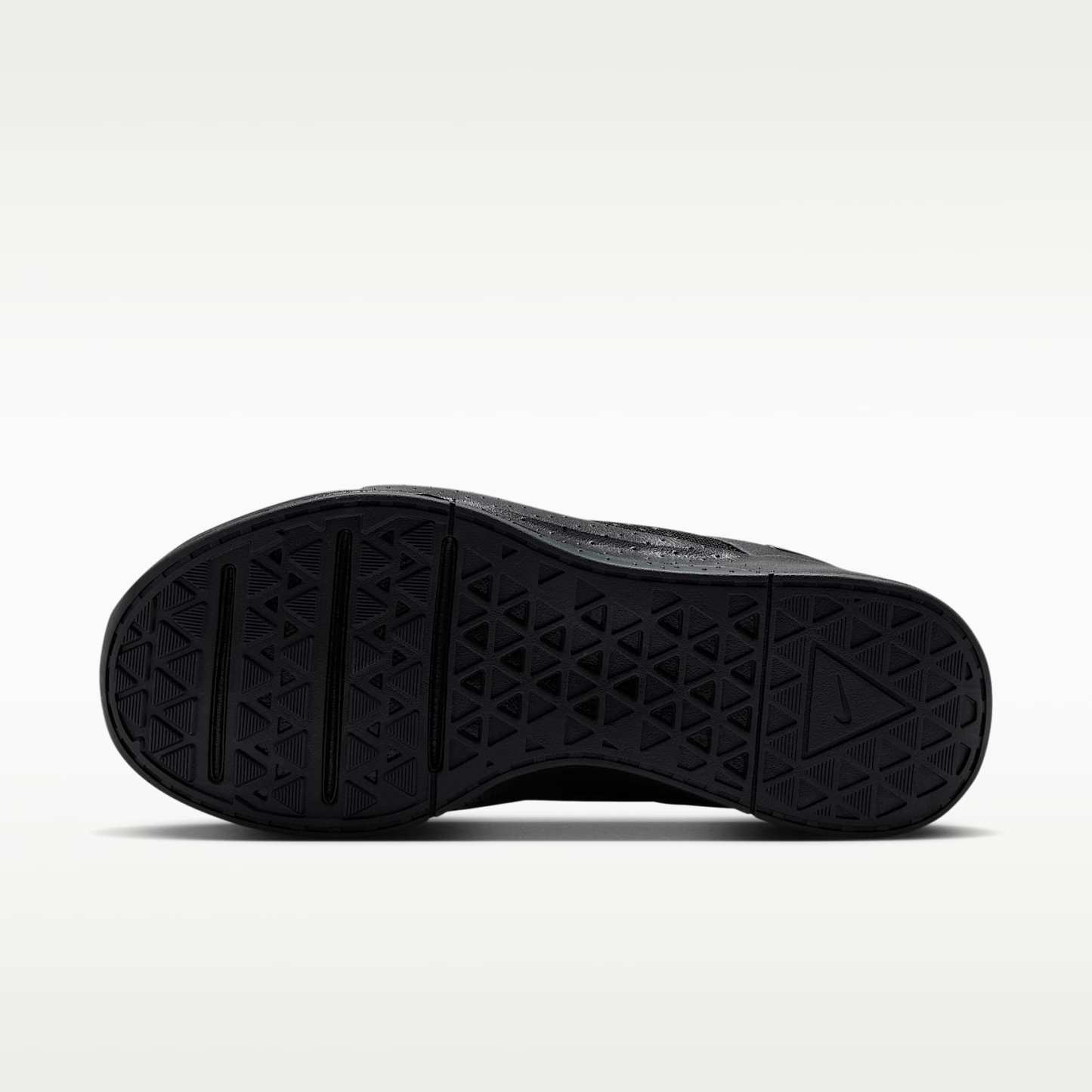 Nike MC Trainer 4 Trainingsschuh (Damen) – Schwarz/Dark Smoke Grey