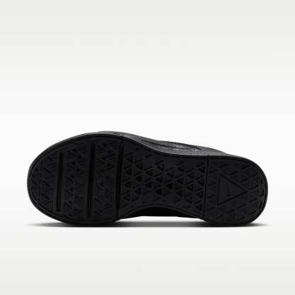 Nike MC Trainer 4 Trainingsschuh (Damen) – Schwarz/Dark Smoke Grey