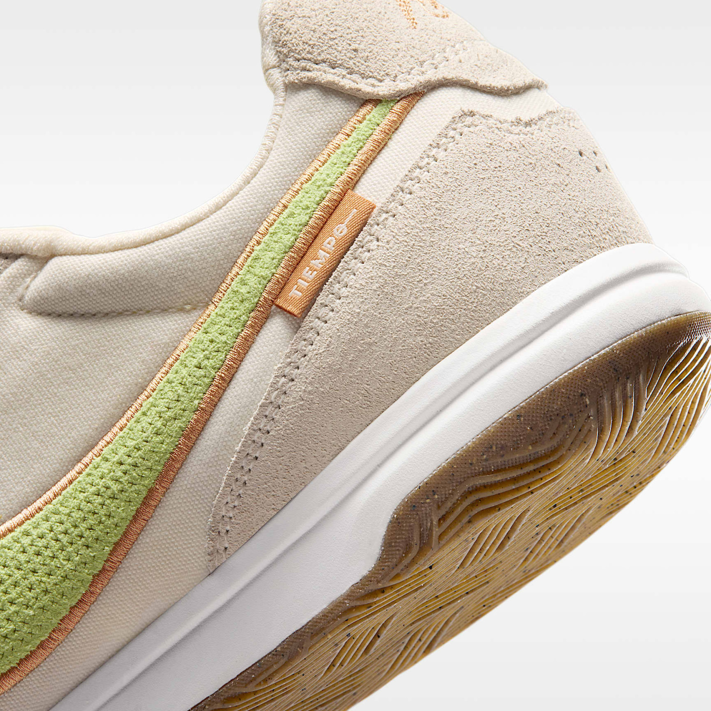 Nike Tiempo Streetgato PRM Low-Top-Fußballschuh für Hallen- und Hartplätze – Chalk/Moon Particle/Lemon Venom