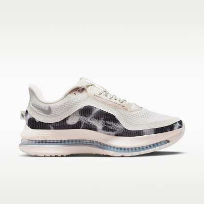 Nike Pegasus Premium SE Straßenlaufschuh (Damen) – Phantom/Anthracite/Metallic Silver/Pencil Point