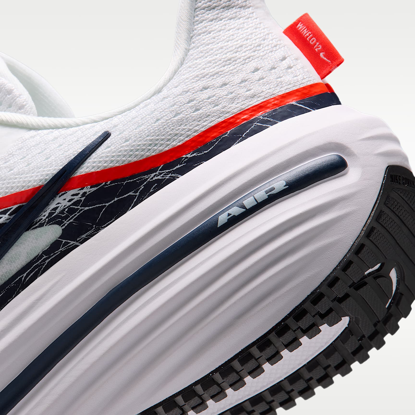 Nike Winflo 12 Straßenlaufschuh (Herren) – Weiß/Dynamic Yellow/Bright Crimson/Obsidian