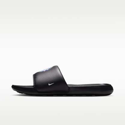 FC Chelsea Victori One Nike Slides (Herren) – Schwarz/Multi-Color/Weiß