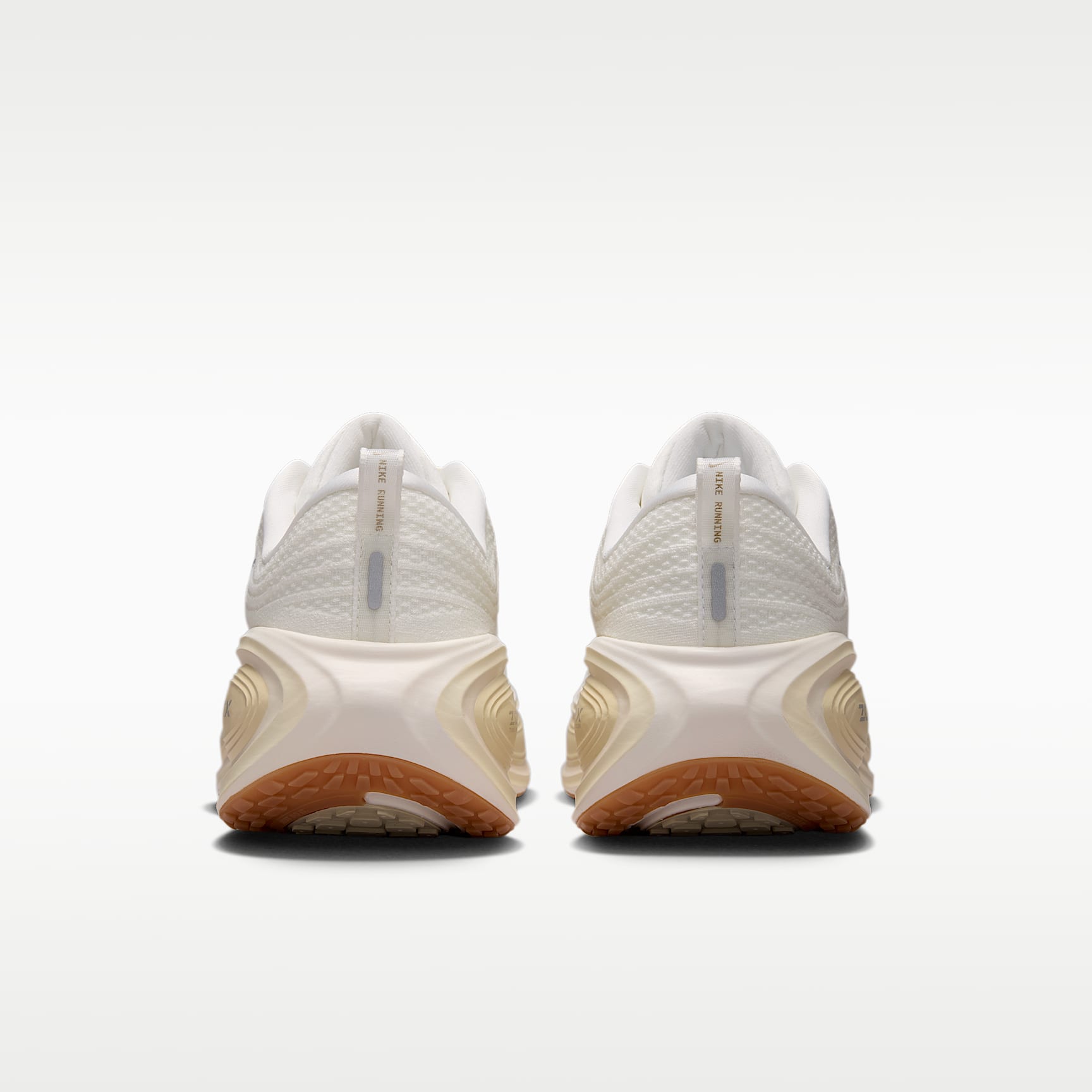 Nike Vomero Plus Straßenlaufschuh (Herren) – Sail/Coconut Milk/Light Khaki/Metallic Silver
