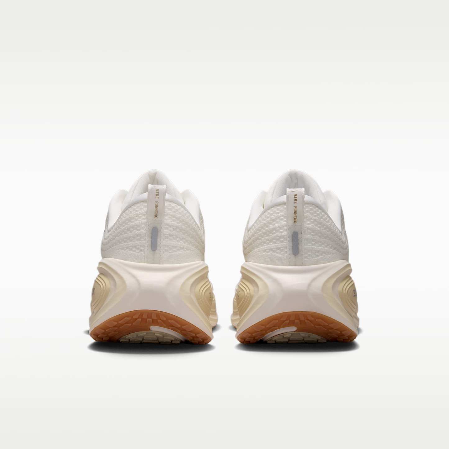 Nike Vomero Plus Straßenlaufschuh (Herren) – Sail/Coconut Milk/Light Khaki/Metallic Silver