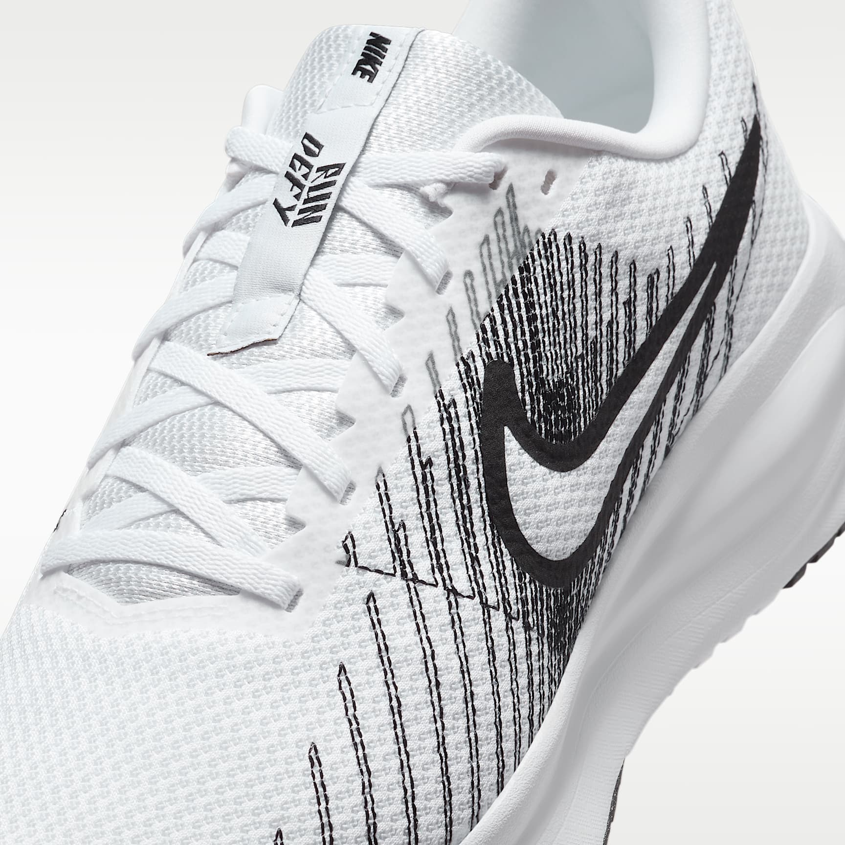 Nike Run Defy Straßenlaufschuh (Herren) – Weiß/Schwarz