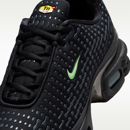 Nike Air Max Plus VII Schuh (Herren) – Schwarz/Dark Smoke Grey/Metallic Pewter/Illusion Green