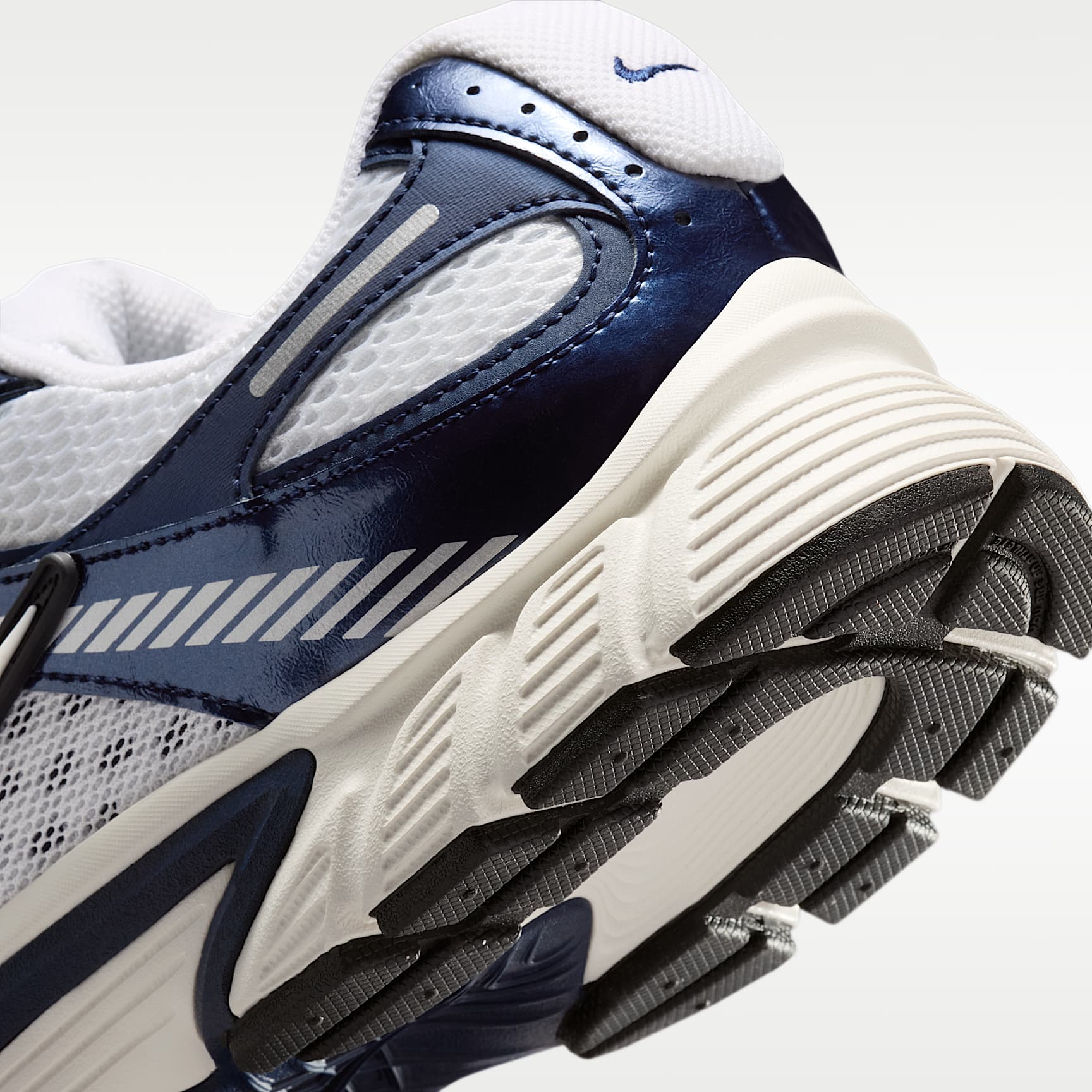 Nike V5 RNR Schuh (Herren) – Weiß/Midnight Navy/Metallic Silver/Weiß