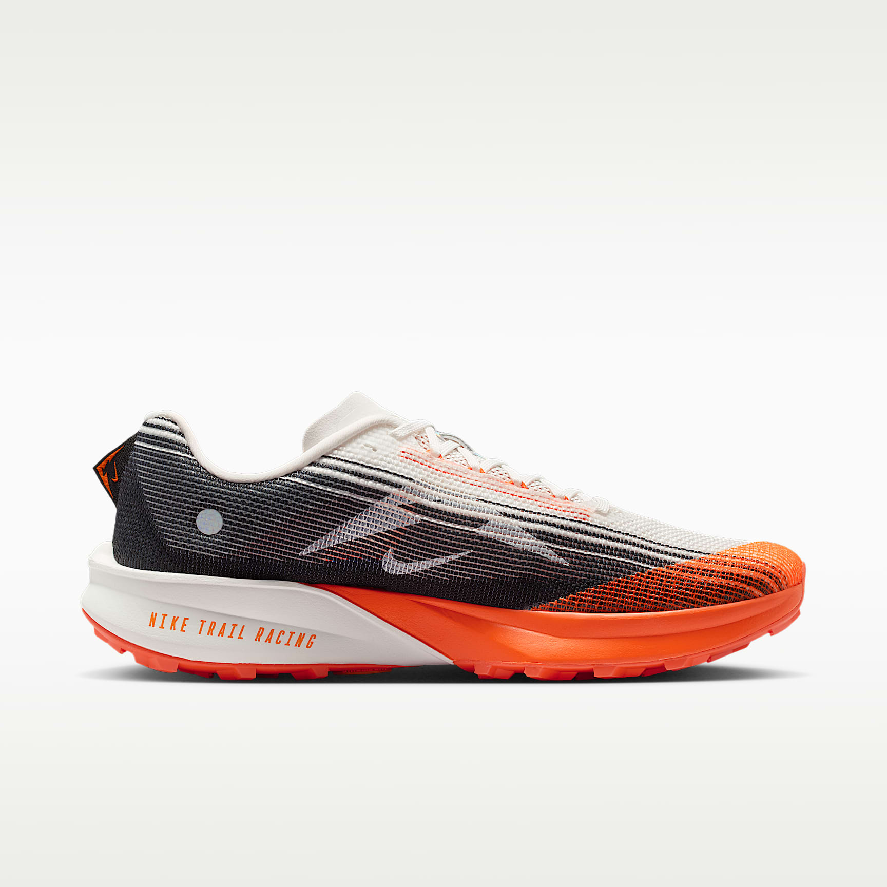 Nike Kiger 10 Traillaufschuh – Summit White/Total Orange/Safety Orange/Schwarz