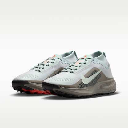 ACG Pegasus Trail GORE-TEX wasserfester Traillaufschuh (Damen) – Light Silver/Light Army/Safety Orange/Light Silver