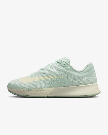 Nike Vapor Pro 3 Tennisschuh für Hartplätze (Damen) – Barely Green/Sea Glass/Steam/Coconut Milk