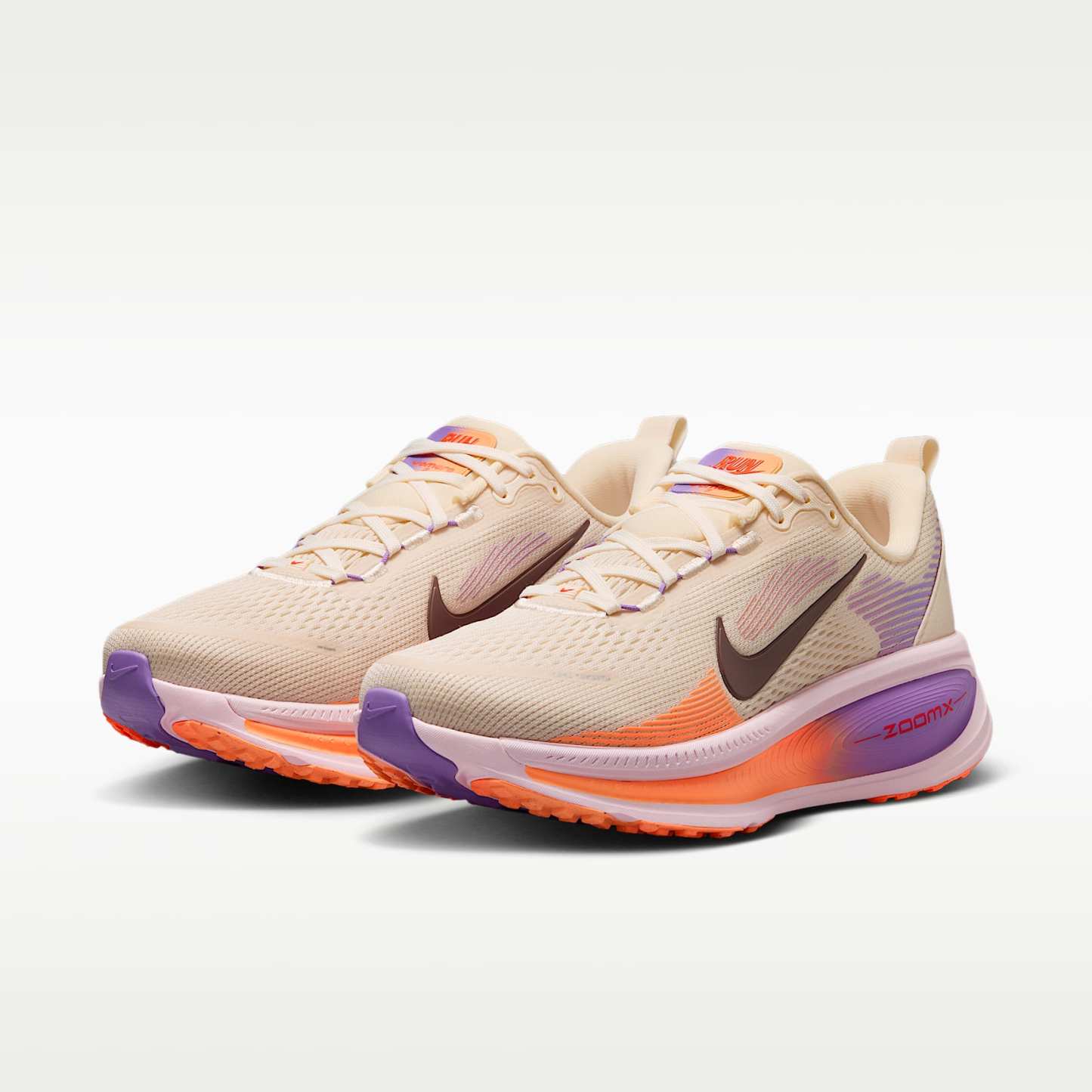 Nike Vomero 18 Straßenlaufschuh (Damen) – Chalk/Pink Foam/Bright Violet/Tattoo
