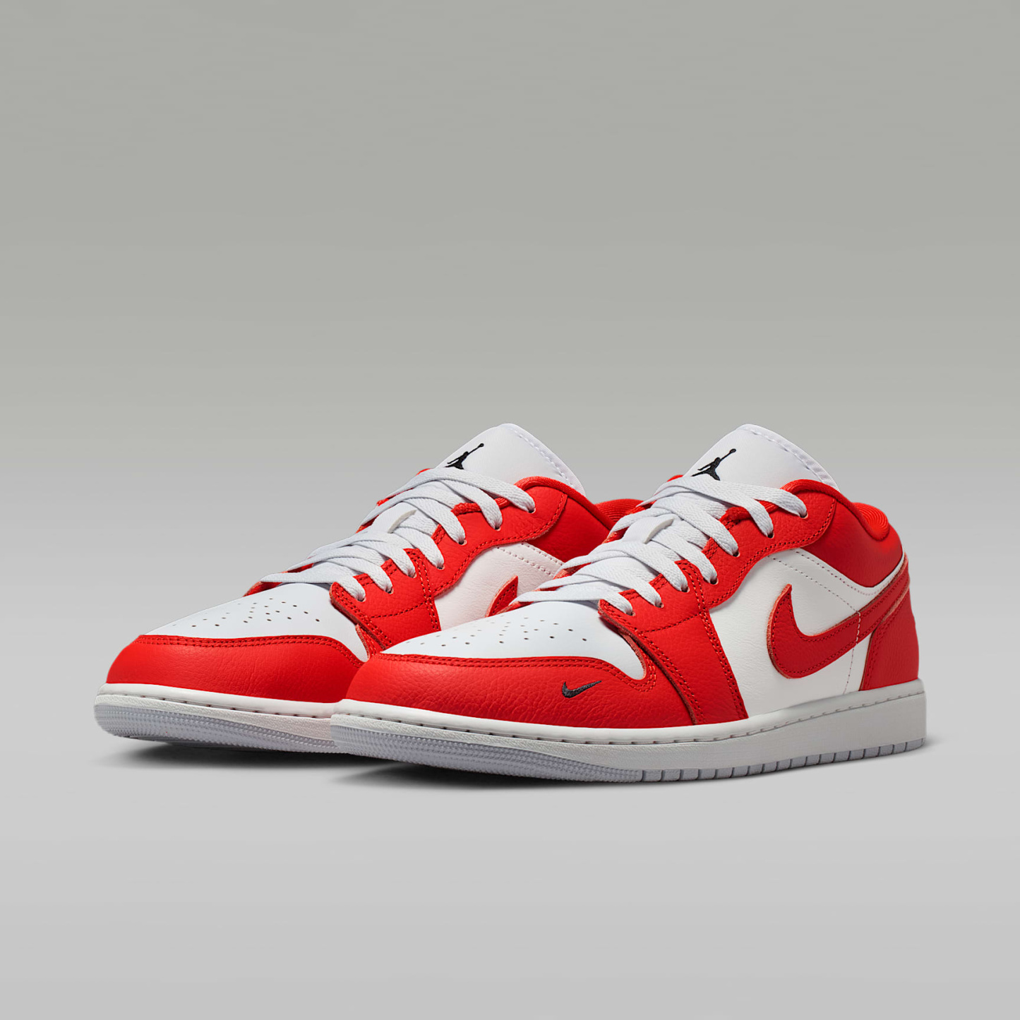 Air Jordan 1 Low SE Herrenschuh – Chile Red/Summit White/Pure Platinum/Schwarz