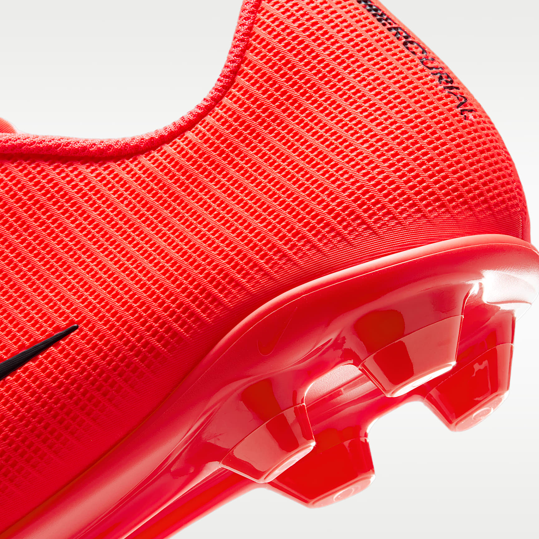 Nike Mercurial Vapor 17 Club Low-Top-Fußballschuh für verschiedene Böden – Bright Crimson/Blur