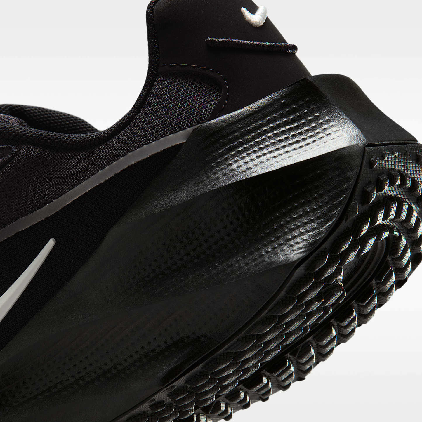 Nike Aura Edge Schuh (Damen) – Schwarz/Schwarz/Summit White