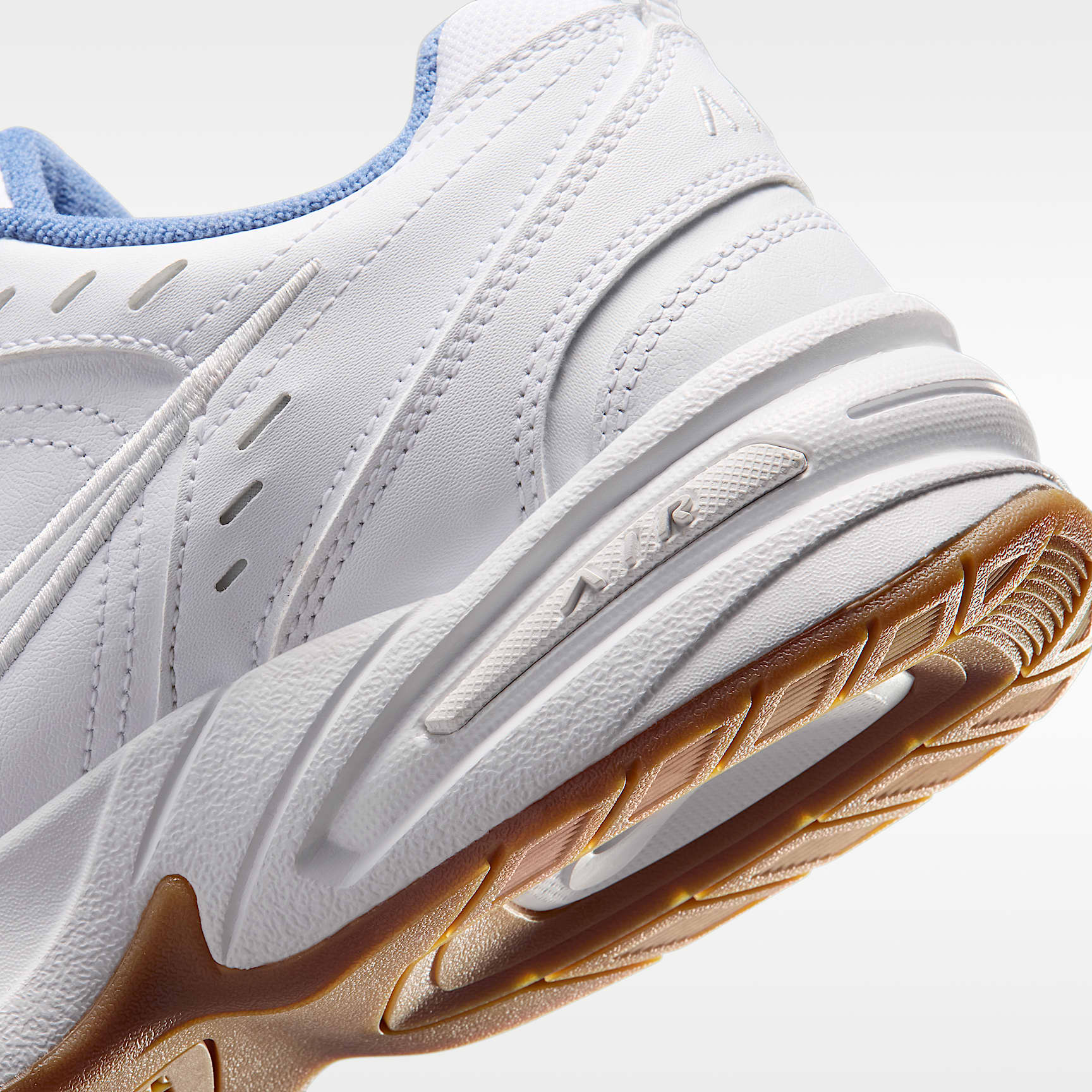Nike Air Monarch IV Workout-Schuh für Herren – Weiß/Indigo Storm/Gum Light Brown/Weiß