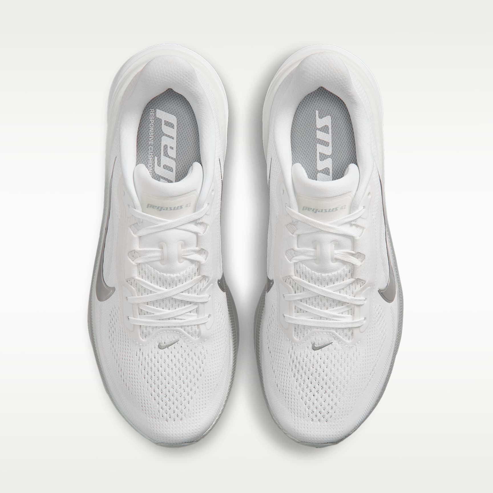 Nike Pegasus 42 Straßenlaufschuh (Damen) – Weiß/Wolf Grey/Cool Grey/Metallic Silver
