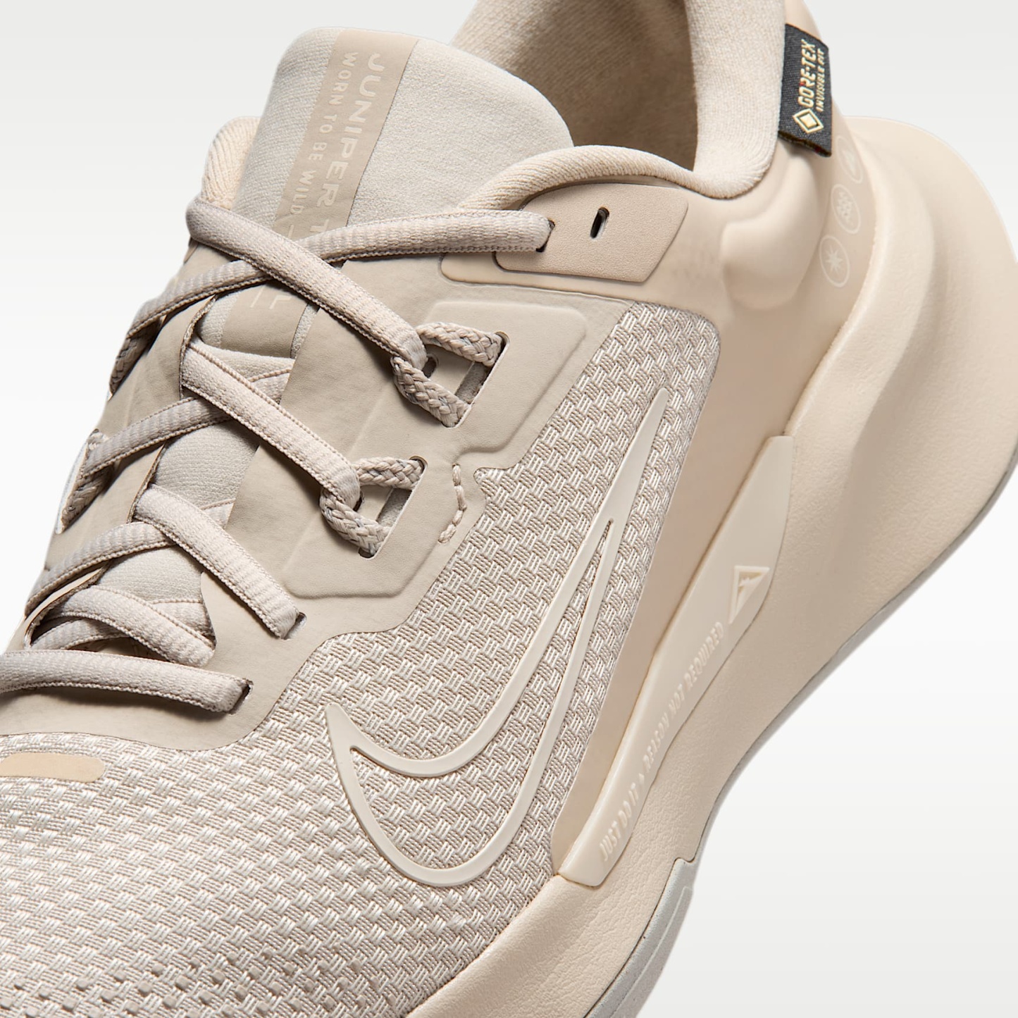 Nike Juniper Trail 2 GORE-TEX wasserfester Traillaufschuh (Damen) – Cream II/Light Orewood Brown