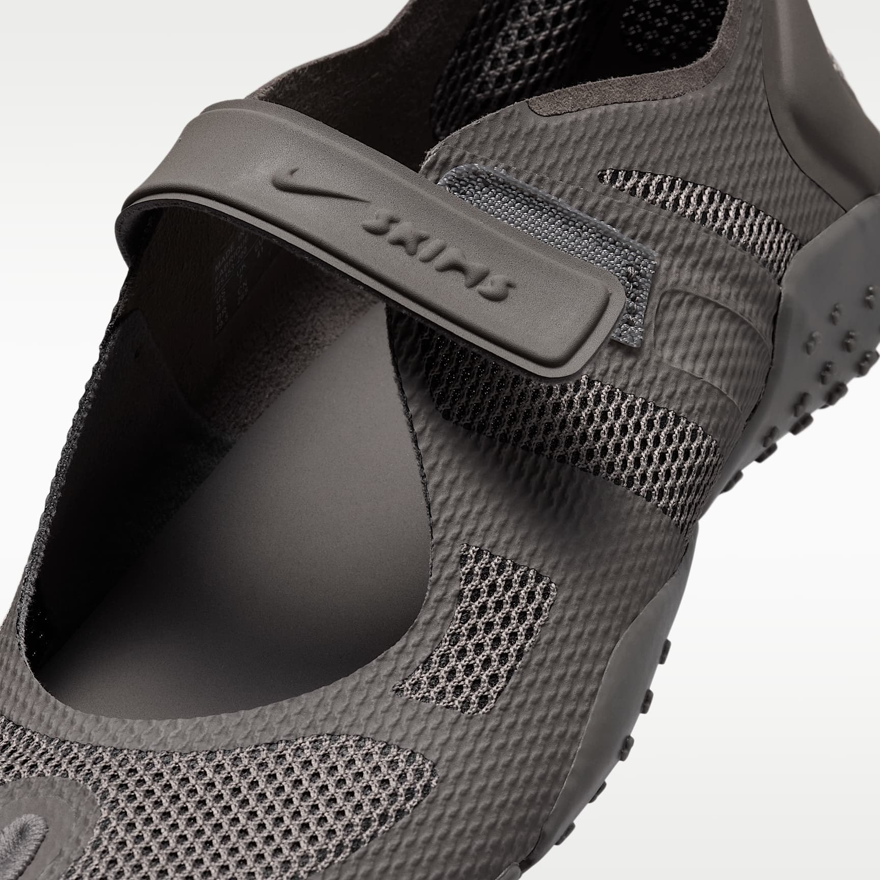 NikeSKIMS Rift Mesh Schuh (Damen) – Cave Stone/Medium Ash/Cave Stone