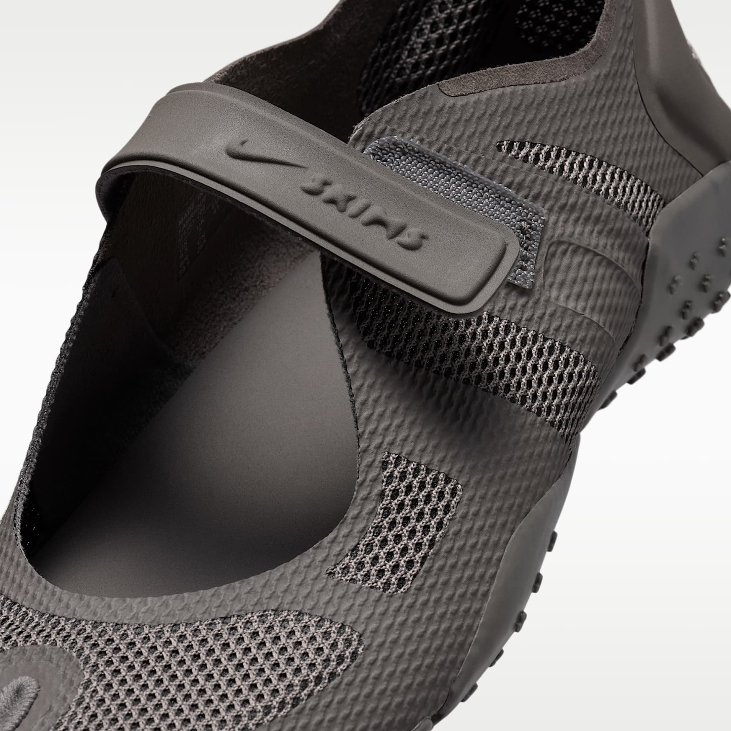 NikeSKIMS Rift Mesh Schuh (Damen) – Cave Stone/Medium Ash/Cave Stone