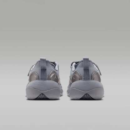 Jordan Pointe Schuh (Damen) – Metallic Silver/Smoke Grey/Photon Dust