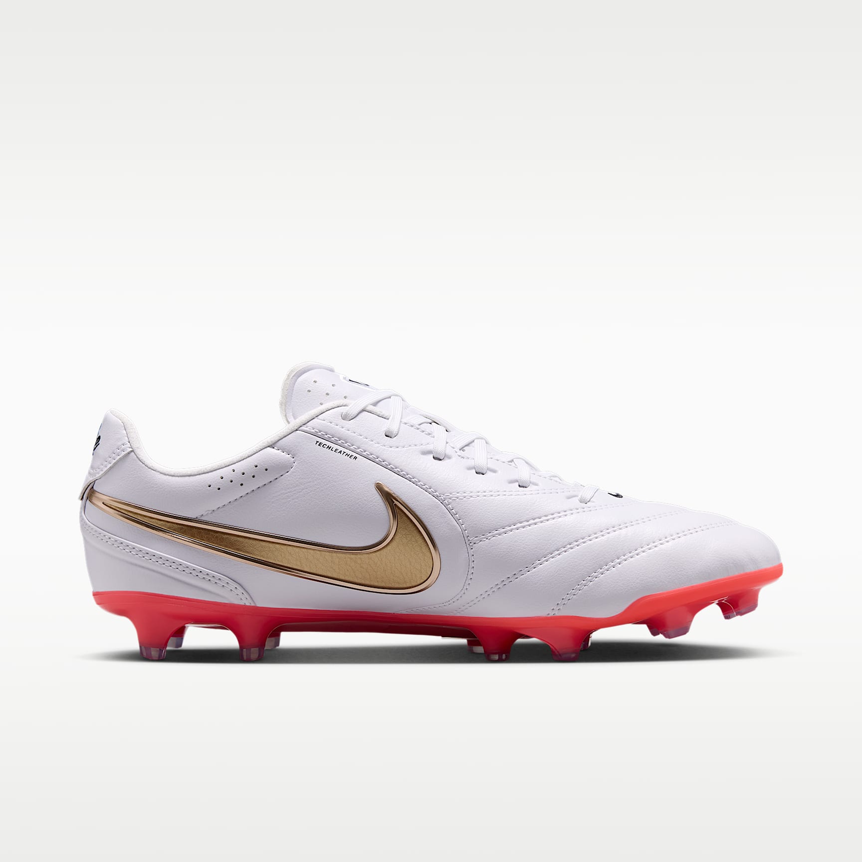 Nike Tiempo Ligera Pro Low-Top-Fußballschuh für normalen Rasen – Weiß/Bright Crimson/Blur