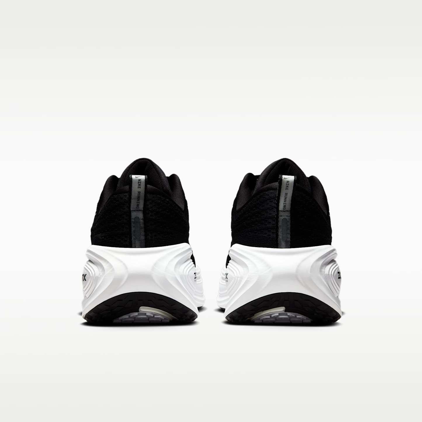 Nike Vomero Plus Straßenlaufschuh (Herren, weit) – Schwarz/Cool Grey/Metallic Dark Grey/Weiß