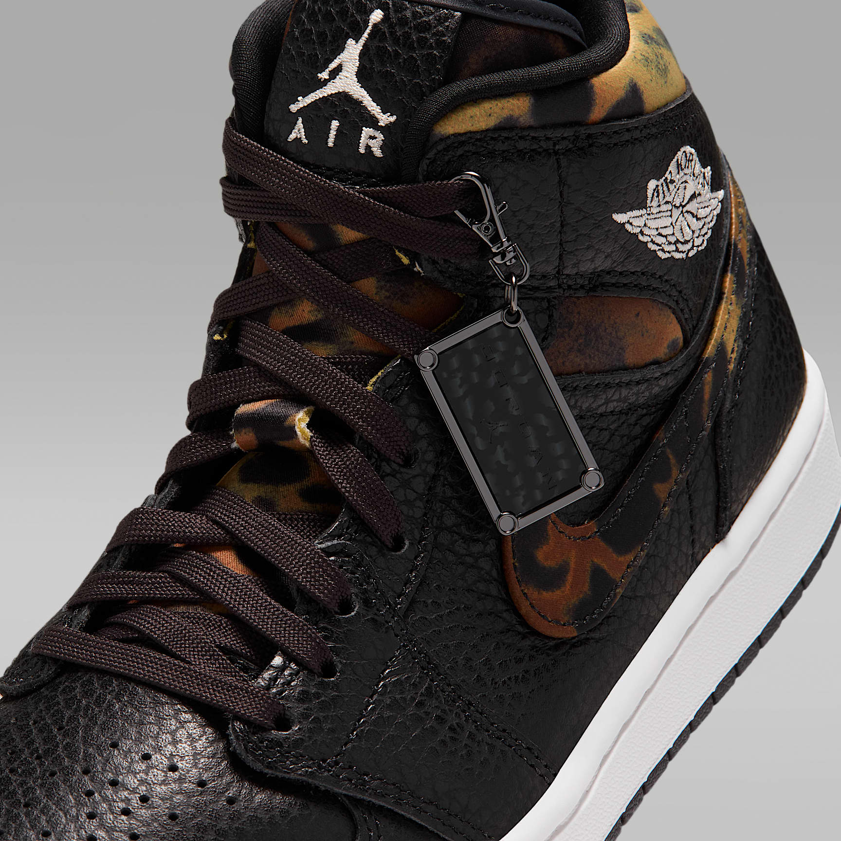 Air Jordan 1 Mid SE Schuh (Damen) – Schwarz/Velvet Brown/Chalk