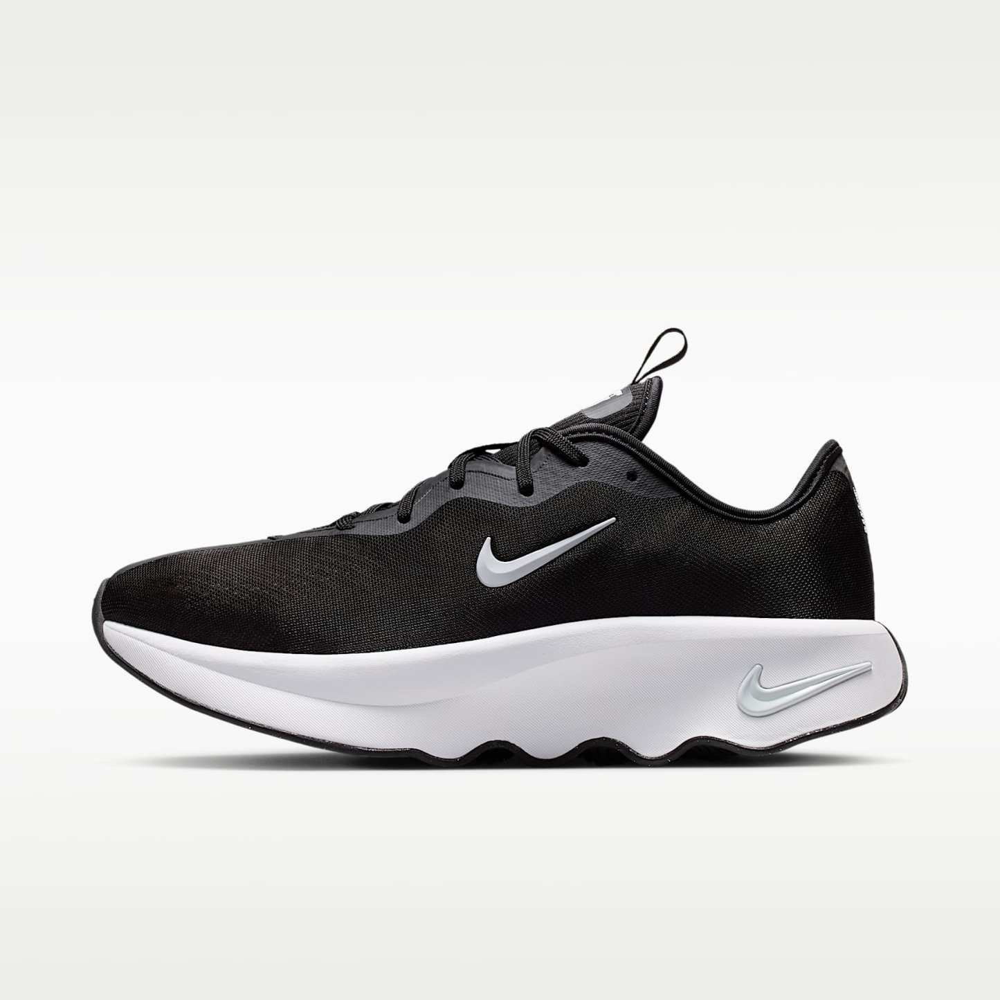 Nike Motiva 2 Walking-Schuhe (Damen) – Schwarz/Pure Platinum/Weiß